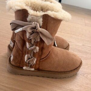 UGG BOW WOMEN SHORT BOOTS